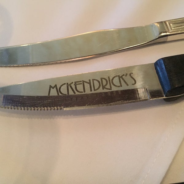 Foto tirada no(a) McKendrick&#39;s Steak House por Roamilicious.com em 4/27/2015