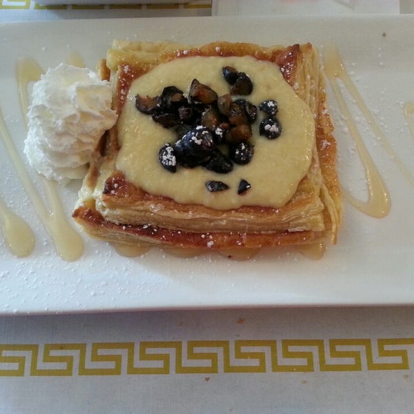 4/5/2014 tarihinde May K.ziyaretçi tarafından Cafe Massilia'de çekilen fotoğraf