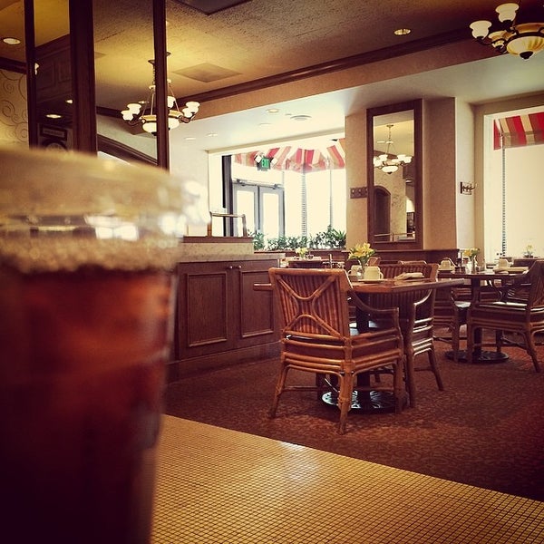 รูปภาพถ่ายที่ The Café at the Pfister โดย Dustin Z. เมื่อ 4/7/2014