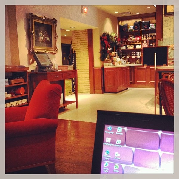 รูปภาพถ่ายที่ The Café at the Pfister โดย Dustin Z. เมื่อ 12/23/2013