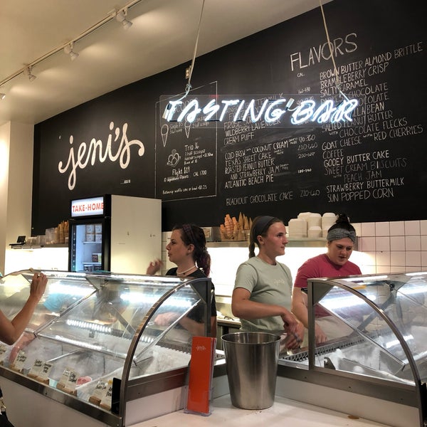 Foto tirada no(a) Jeni&#39;s Splendid Ice Creams por Kimmy K. em 6/22/2019