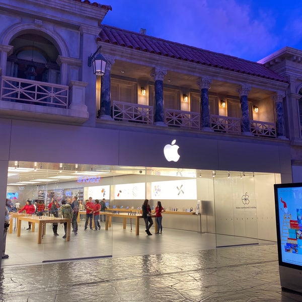 Apple The Forum Shops in Las Vegas, Taken by iPhone 7.