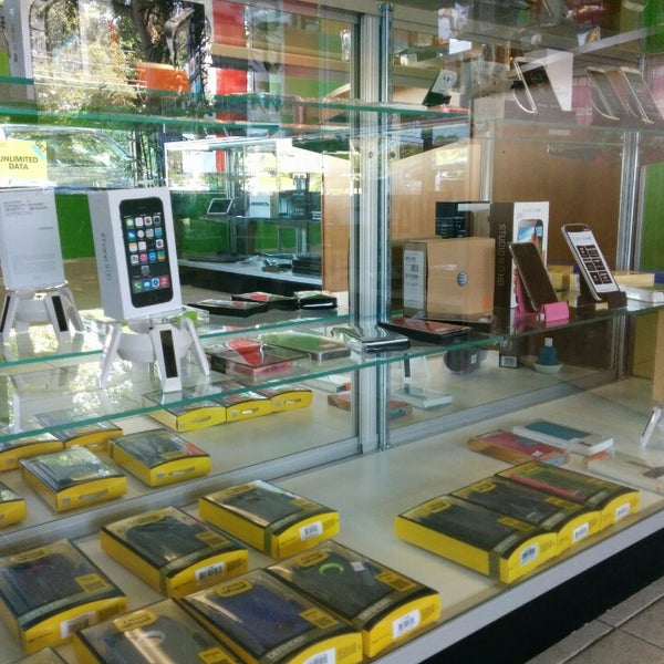 8/6/2014 tarihinde Digimobile C.ziyaretçi tarafından Digimobile - Computer Cell Phone Repair - Ronkonkoma'de çekilen fotoğraf