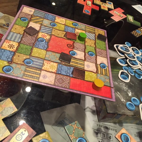 Foto tirada no(a) The Loft Board Game Lounge por Shawna T. em 11/8/2015