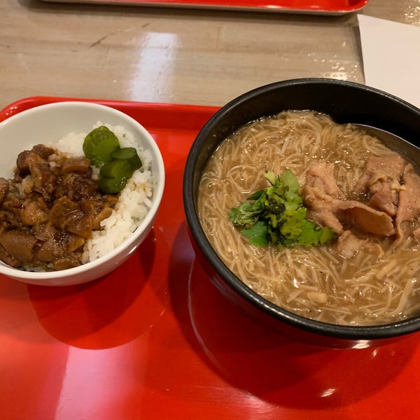 Foto diambil di 台湾麺線 oleh Pote M. pada 10/24/2019