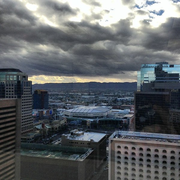 Башня екатеринбург у цирка. Башня 24. Пазл башня светящаяся. Телебашня в екатеринбурге 24 марта 2018. Телевизионная башня линьи.