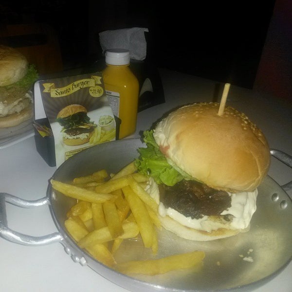 Photo taken at Cheff&#39;s Burger by Gil X. on 10/23/2014