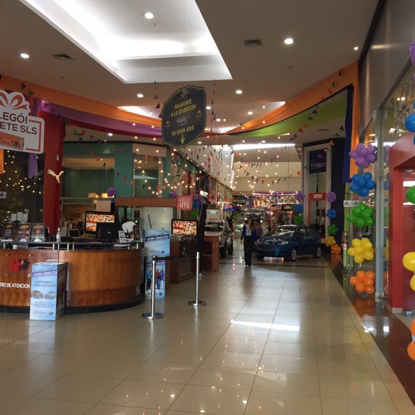 Foto tirada no(a) San Lorenzo Shopping por Zulema B. em 5/10/2017
