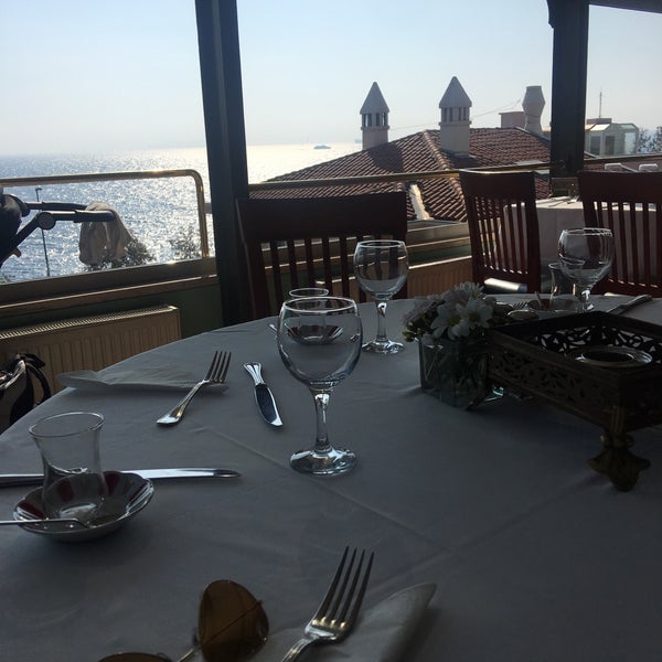 Foto diambil di Armada Teras Restaurant oleh Bülent Kmv😎 pada 10/22/2017