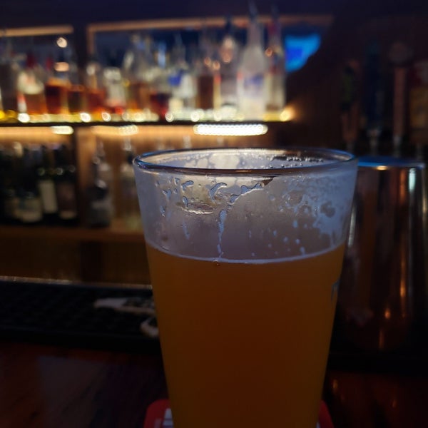 Photo taken at Foggy Rock Eatery &amp; Pub by Lee T. on 9/17/2019