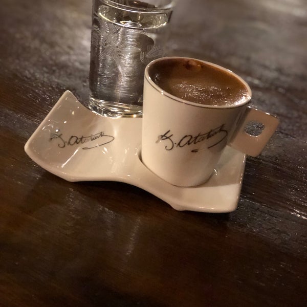Das Foto wurde bei Pour Over Coffee von Şule Ş. am 1/1/2019 aufgenommen