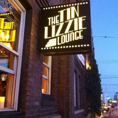 8/12/2012 tarihinde Steve B.ziyaretçi tarafından The Tin Lizzie Lounge'de çekilen fotoğraf