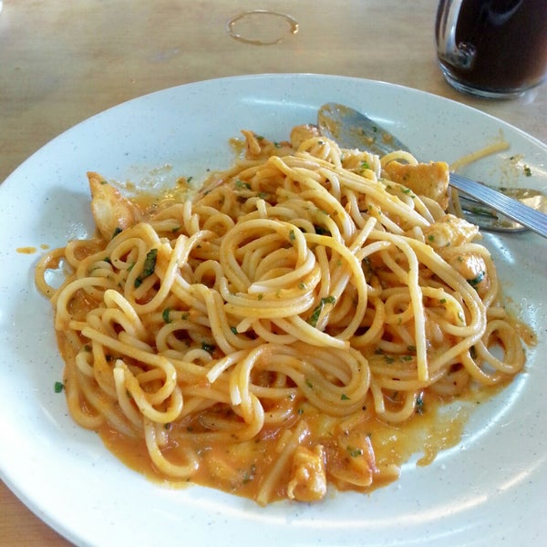 Chicken Basil Spaghetti, taste is good but pasta is slightly overcooked, would much prefer it al-dente. Value for money.