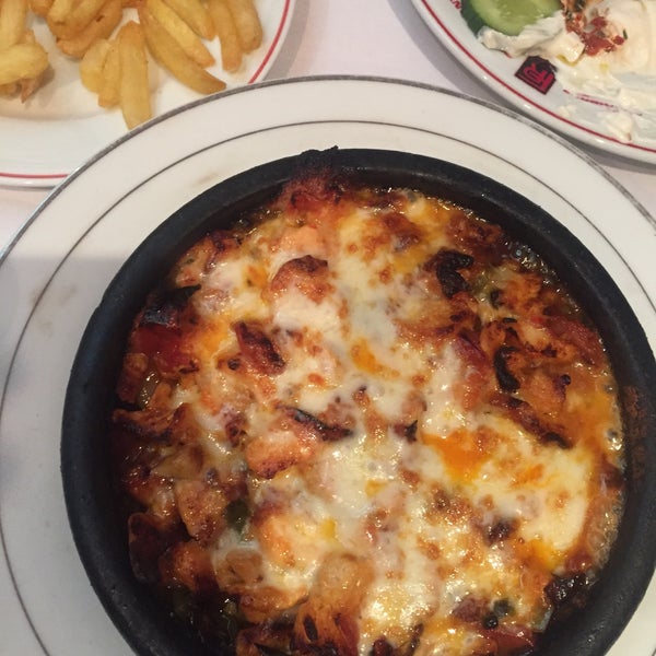 Photo taken at Al Fairouz Restaurant by Dina.k🦋 on 2/20/2016