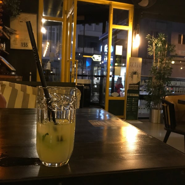 Foto tirada no(a) Akava Lounge Food &amp; Drink por Nahide S. em 9/14/2020