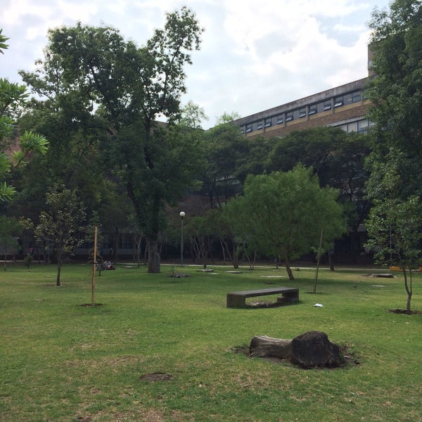 Снимок сделан в UNAM Facultad de Odontología пользователем SaRii S. 4/20/2016
