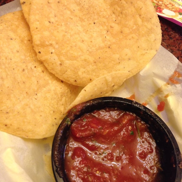 Das Foto wurde bei El Tarasco Mexican Food von Derek B. am 3/16/2014 aufgenommen