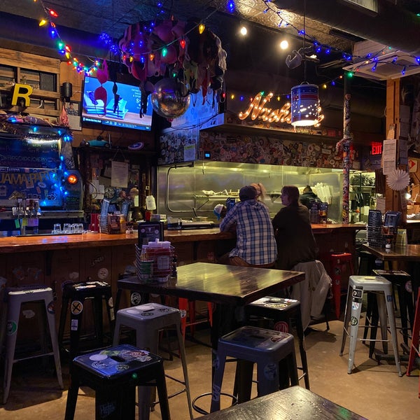 2/13/2020 tarihinde Derek B.ziyaretçi tarafından Jack Brown&#39;s Beer &amp; Burger Joint'de çekilen fotoğraf