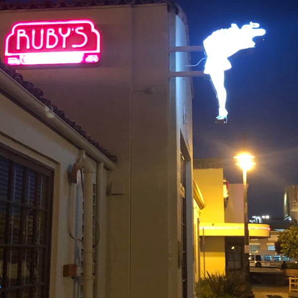 Foto tirada no(a) Ruby&#39;s Diner por Derek B. em 10/28/2019