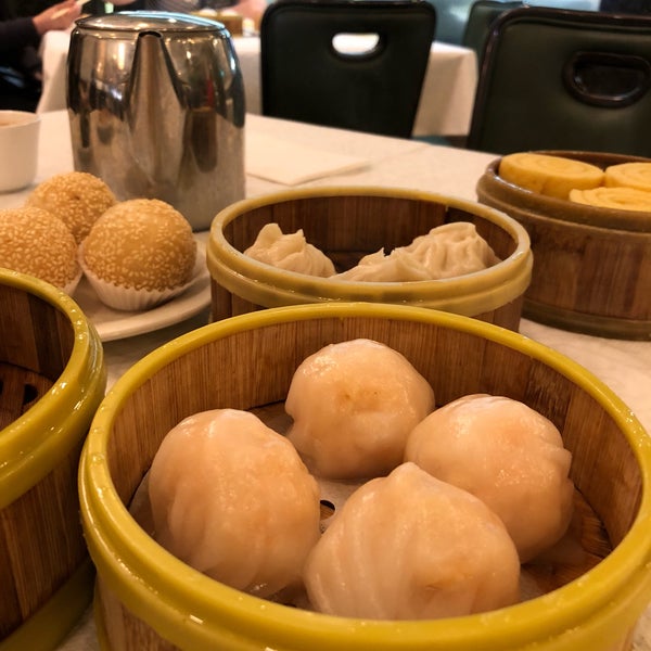 10/13/2018 tarihinde Lydia J.ziyaretçi tarafından Great Eastern Restaurant'de çekilen fotoğraf