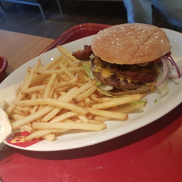 Very nice burgers, there is a kids menu that is not clearly advertised, but it was a good option for our two kids (5 and 9).
