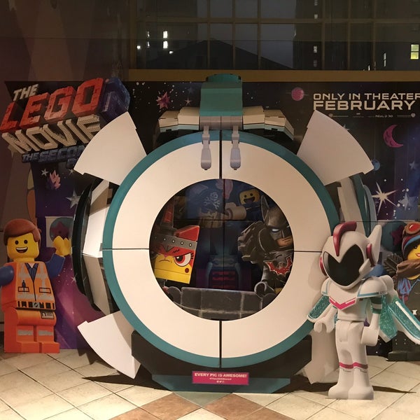 Regal UA Farmingdale & IMAX Farmingdale에서 영화관일에서의 사진