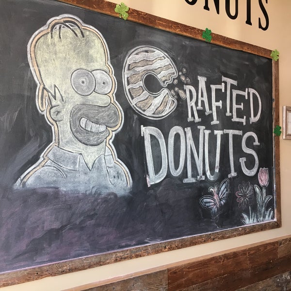 รูปภาพถ่ายที่ Crafted Donuts โดย Jonah W. เมื่อ 3/12/2017