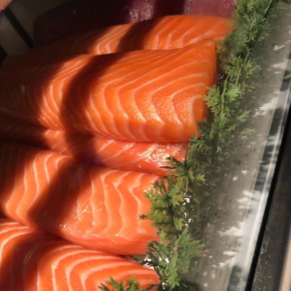รูปภาพถ่ายที่ Sushi Damo โดย Jonah W. เมื่อ 5/19/2018