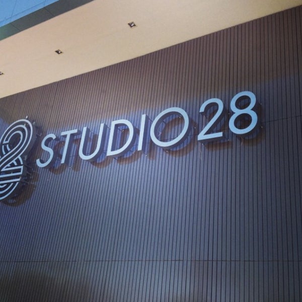 Квадратный стол на тонких ножках. Квадратный стол квадрат закрытый. 28 record. Стол квадратный черно красный. 28 record.