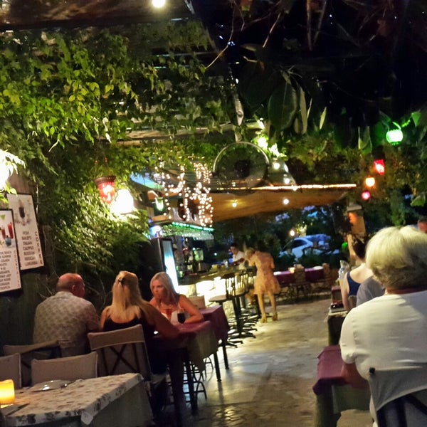 รูปภาพถ่ายที่ Winehouse Restaurant &amp; Bar โดย Aygul T. เมื่อ 8/27/2014