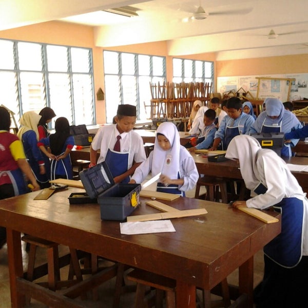 Bengkel Kemahiran Hidup Sk Sungai Tinggi School