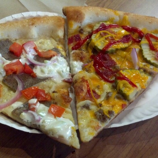 6/5/2013 tarihinde Johnny M.ziyaretçi tarafından Ian&#39;s Pizza'de çekilen fotoğraf