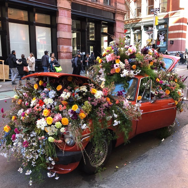 INTERMIX Boutique in SoHo