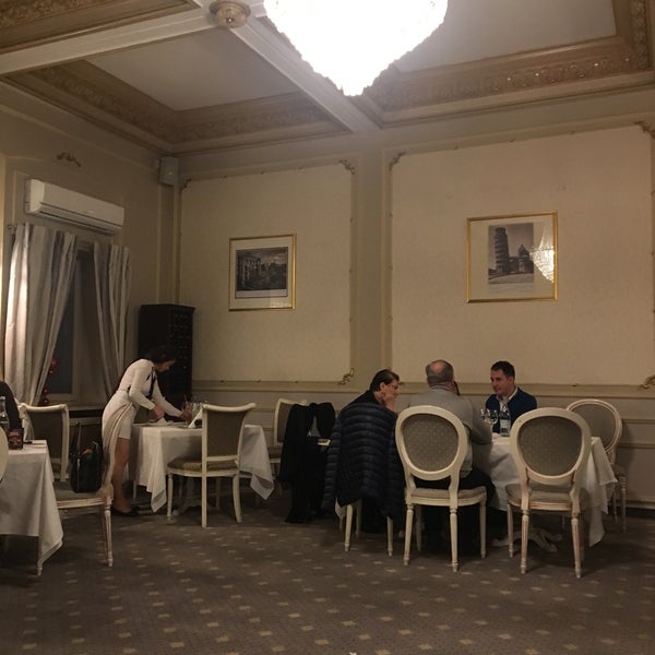 Visited after an evening performance at the nearby National Theatre. Welcoming, palatial environment in 9 separate Rooms. Pizza Buongiorno highly recommended. Amex accepted.