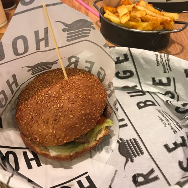 5/6/2018 tarihinde Arzu E.ziyaretçi tarafından Burger House'de çekilen fotoğraf