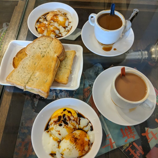 2/26/2019 tarihinde Brian M.ziyaretçi tarafından Dong Po Colonial Cafe | 東坡茶室'de çekilen fotoğraf