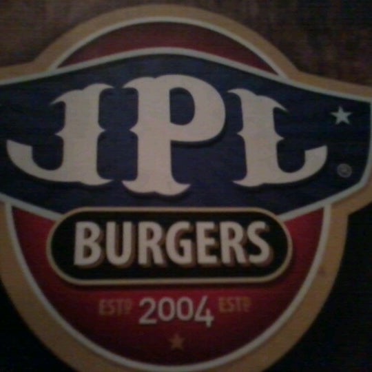 11/7/2012にLivia C.がJPL Burgersで撮った写真