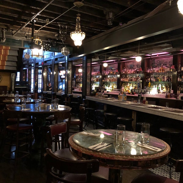 2/1/2018 tarihinde Brent G.ziyaretçi tarafından Papillon Bistro and Bar'de çekilen fotoğraf