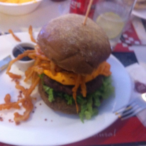 10/17/2014 tarihinde Wellington M.ziyaretçi tarafından Mama&#39;s Burger'de çekilen fotoğraf