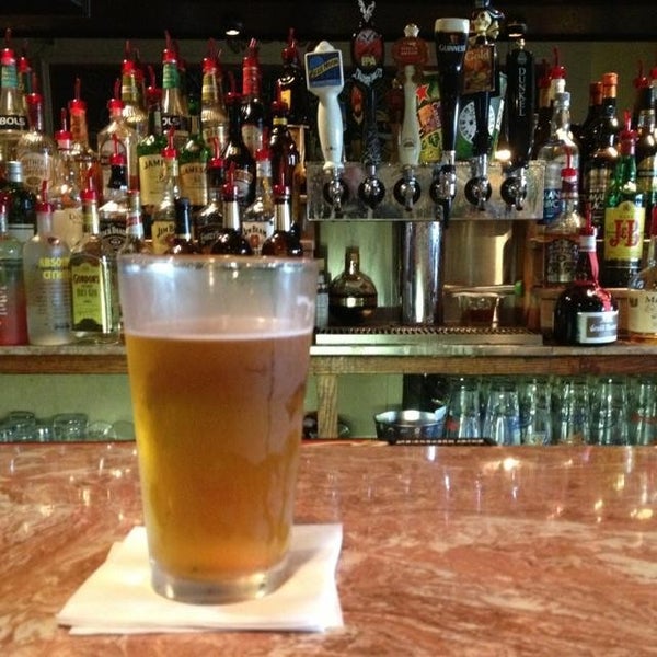 Razorbacks Raw Bar & Grill - American Restaurant