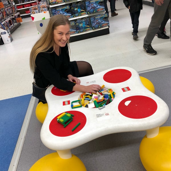 toys r us carre senart