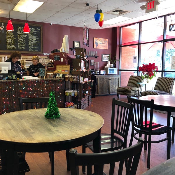 12/26/2017 tarihinde Scott B.ziyaretçi tarafından Aversboro Coffee'de çekilen fotoğraf