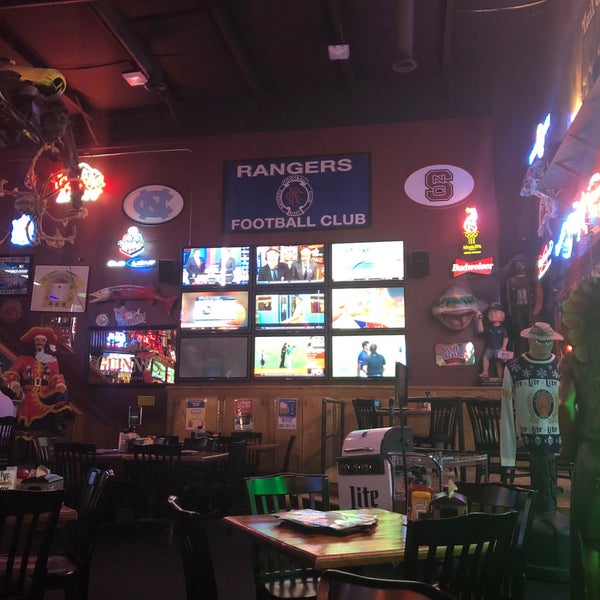 Foto tirada no(a) Woody&#39;s Sports Bar and Tavern por Scott B. em 3/5/2018