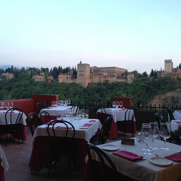 4/20/2013 tarihinde Andrew D.ziyaretçi tarafından Restaurante Carmen Mirador Aixa'de çekilen fotoğraf