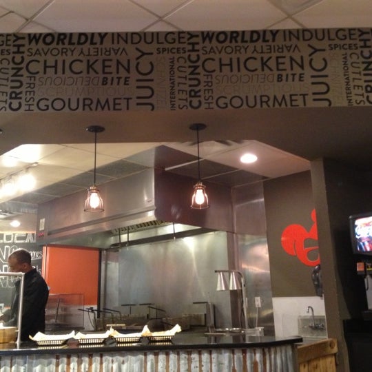 1/28/2013 tarihinde Cedric T.ziyaretçi tarafından Seven Hens Chicken Schnitzel Eatery'de çekilen fotoğraf