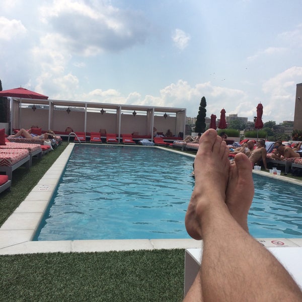 รูปภาพถ่ายที่ Penthouse Pool and Lounge โดย Sam M. เมื่อ 6/24/2016