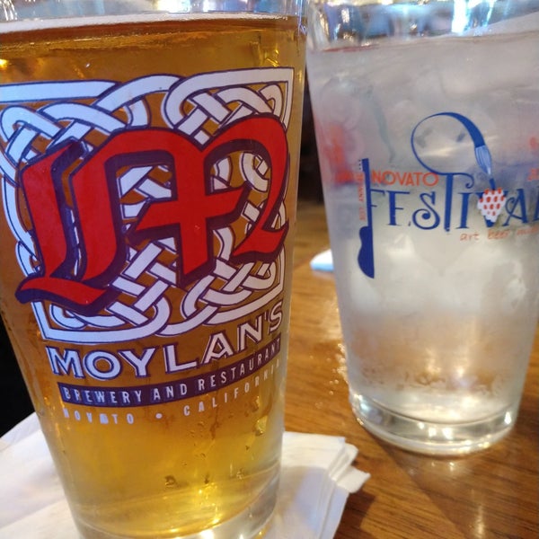 Foto tirada no(a) Moylan&#39;s Brewery &amp; Restaurant por Erin P. em 5/4/2019