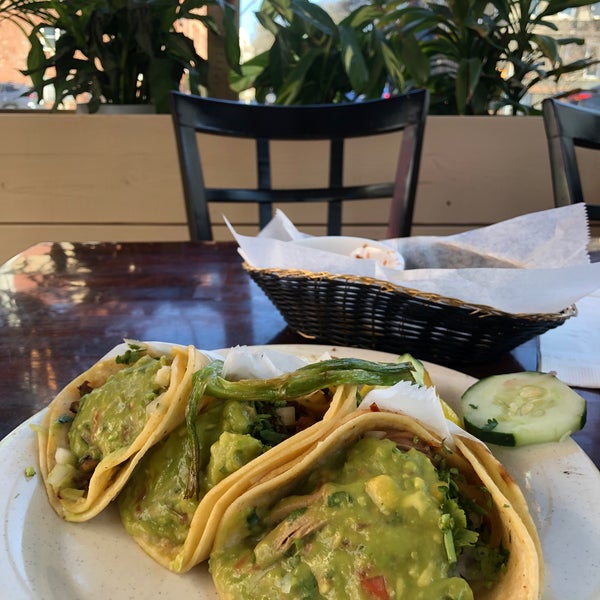 Foto diambil di Tacos El Bronco oleh Monica pada 4/9/2021
