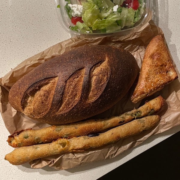 Das Foto wurde bei Breads Bakery von Monica am 10/29/2021 aufgenommen