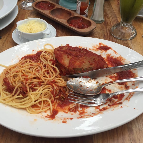Carne mechada con spaghetti burro, una delicia !!!!